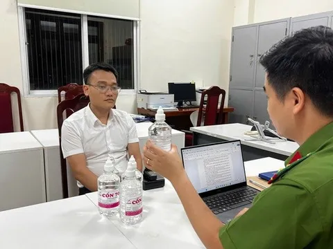 Hà Nội: Phó Chủ tịch thị trấn Chúc Sơn sản xuất hàng giả
