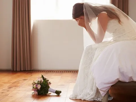 Cô dâu ngất xỉu khi phát hiện chú rể bị hói đầu trong đám cưới