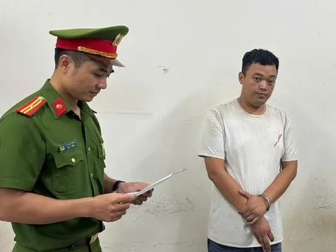 Tạm giữ hình sự tài xế taxi thu 4,2 triệu đồng tiền xe ở Hà Nội