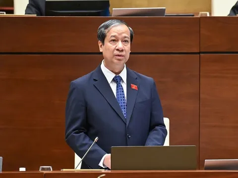 Giải pháp phát triển các trường đại học, trang thiết bị, thu hút nguồn nhân lực