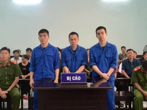“Chơi” ma tuý trong quán bar, 3 "nam thanh" nhận kết đắng