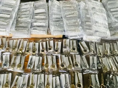 450 đồng hồ Rolex giả trị giá 45 tỷ đồng bị bắt giữ tại cửa khẩu Trà Lĩnh