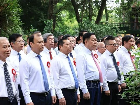 Lễ báo công dâng Bác nhân kỷ niệm 100 năm Ngày Báo chí Cách mạng Việt Nam