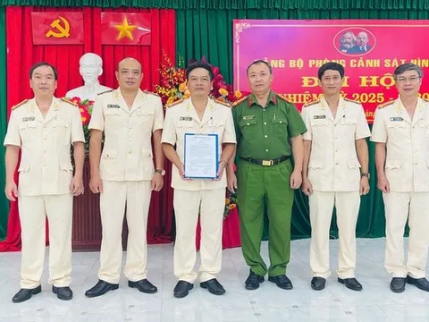 Phá nhanh vụ án lừa đảo 450 triệu đồng, Phòng Cảnh sát hình sự được thưởng nóng