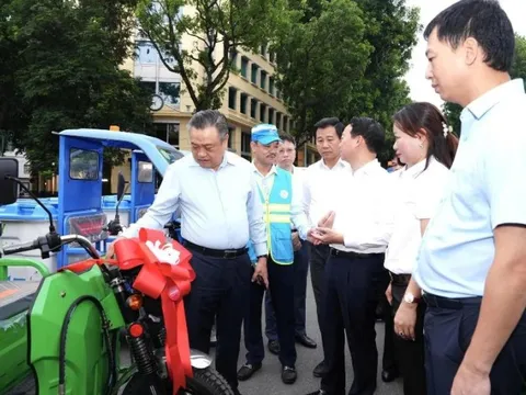 Hà Nội: Ra quân vận hành phương tiện, thiết bị vệ sinh môi trường trên địa bàn 4 quận nội đô
