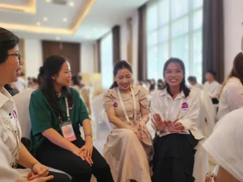 Một ngày người trẻ xin "được phép mệt, được khóc" nhưng để... bình thản