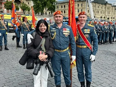 Nữ nhà báo “chạy” cùng khoảnh khắc ảnh báo chí tại hơn 30 quốc gia