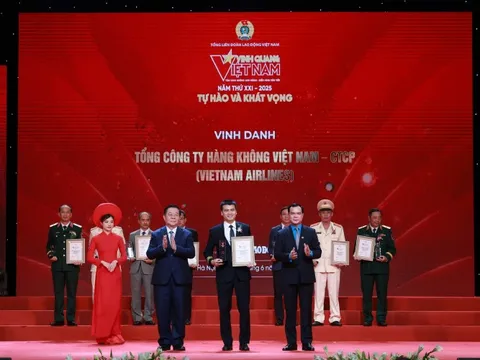 Vietnam Airlines được vinh danh tại Vinh quang Việt Nam 2025