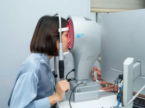 Trí tuệ nhân tạo giúp tối ưu phác đồ điều trị tật khúc xạ