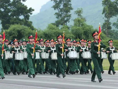 Hình ảnh khối nữ hợp luyện chuẩn bị Lễ diễu binh, diễu hành Kỷ niệm 80 năm Quốc khánh