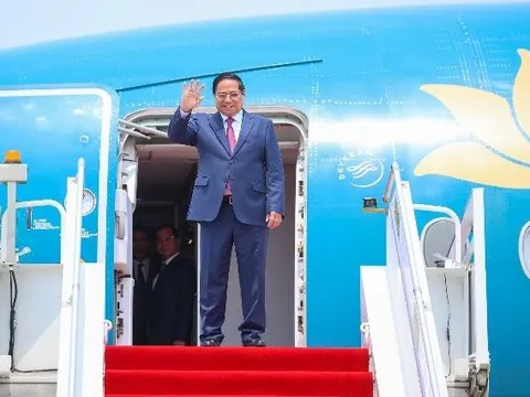 Thủ tướng tới Thiên Tân, bắt đầu chuyến công tác dự Hội nghị WEF và làm việc tại Trung Quốc
