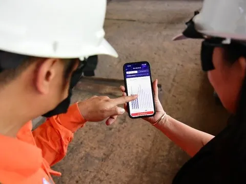 Khách hàng sử dụng điện chia sẻ khó khăn, đồng hành với ngành điện
