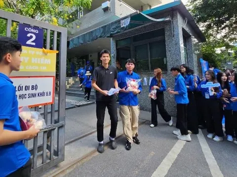 Hà Nội: Thí sinh thở phào, nhẹ nhõm sau môn thi đầu tiên