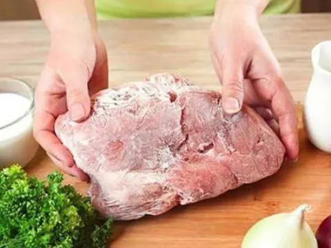 4 đại kỵ khi rã đông thực phẩm, biết mà tránh kẻo "rước hoạ"