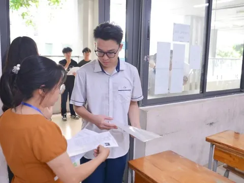 Sáng nay, gần 1,17 triệu thí sinh chính thức bước vào kỳ thi tốt nghiệp THPT năm 2025