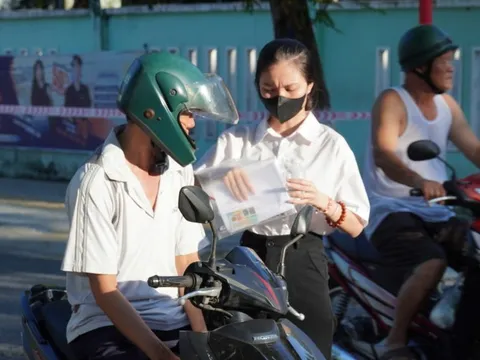 Mùa thi tốt nghiệp THPT 2025 dưới cái nắng như đổ lửa ở Đà Nẵng