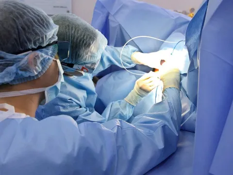 Bệnh viện Hoàn Mỹ Sài Gòn ứng dụng công nghệ laser trong điều trị bệnh trĩ