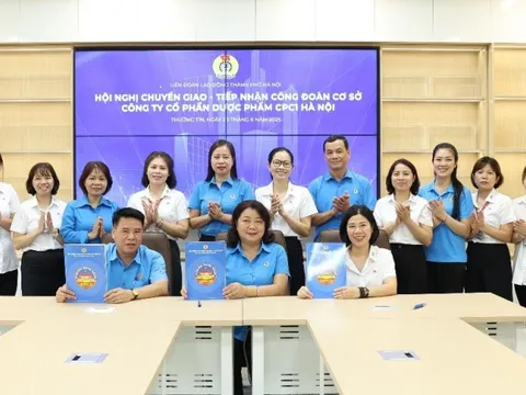 Bàn giao các Công đoàn cơ sở tại huyện Thường Tín về LĐLĐ thành phố Hà Nội