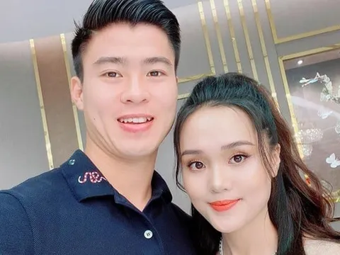 Trung vệ Đỗ Duy Mạnh cùng vợ "chốt đơn" tài sản đắt đỏ bậc nhất ngay mặt phố cổ