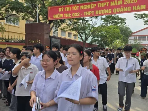 Đề Toán khó, nhiều học sinh chật vật: 'Không sát ôn luyện, dễ loạn công thức'