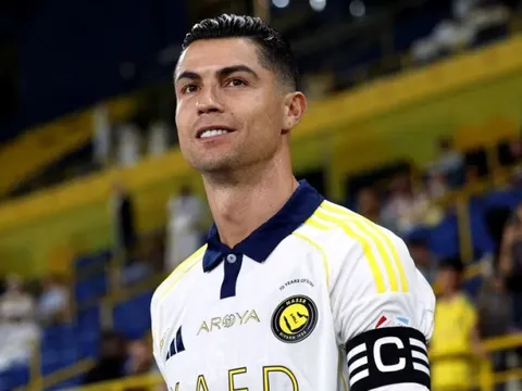 Hé lộ những đặc quyền khó tin trong hợp đồng mới của Ronaldo