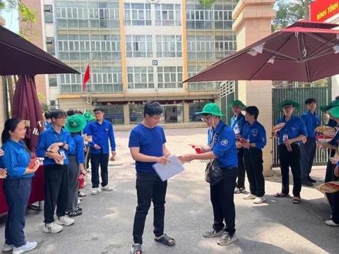 Hơn 8.000 tình nguyện viên Thủ đô tiếp sức mùa thi tốt nghiệp THPT năm 2025