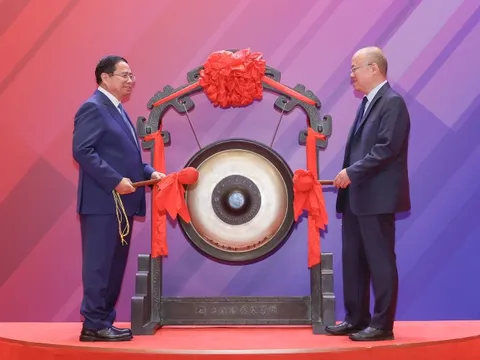 Thủ tướng thăm sàn chứng khoán lớn nhất châu Á, tìm hiểu kinh nghiệm phát triển trung tâm tài chính Thượng Hải