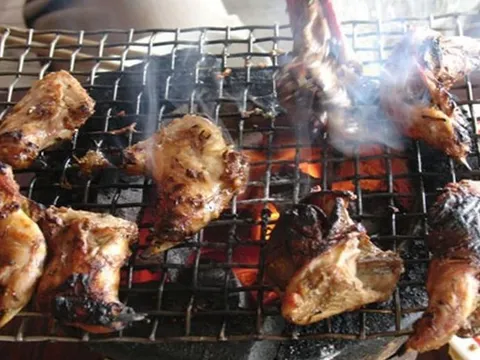 Đặc sản "đáng sợ" xưa không ai ăn nay dân phố săn lùng, 200.000 đồng/kg