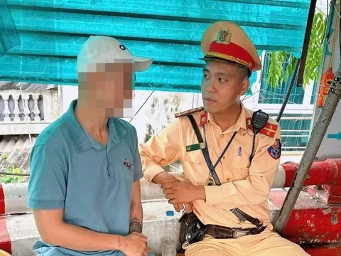 Hà Nội: Kịp thời ngăn cản nam thanh niên nhảy cầu Chương Dương