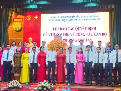 Công bố các quyết định nhân sự phường Sơn Tây