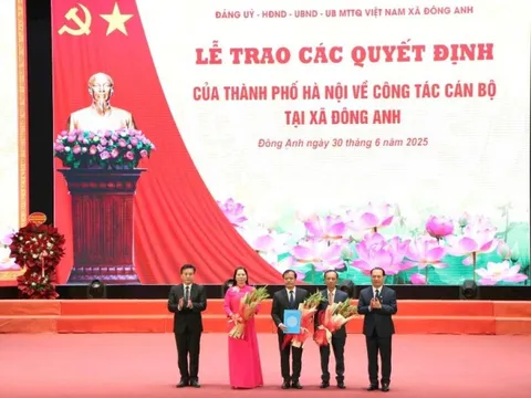Công bố và trao Quyết định thành lập xã Đông Anh