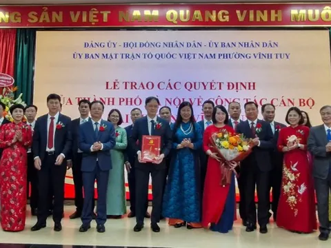Đồng chí Nguyễn Quang Trung là Bí thư Đảng ủy, Chủ tịch HĐND phường Vĩnh Tuy