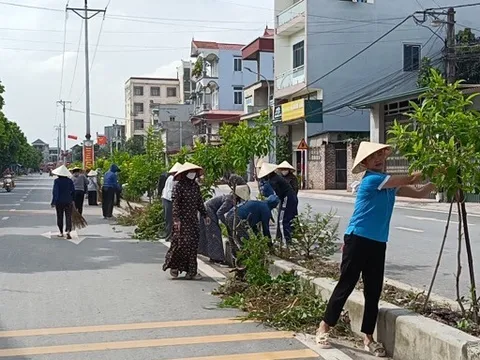 Phụ nữ xã Hương Sơn thiết thực chào mừng chính quyền địa phương 2 cấp