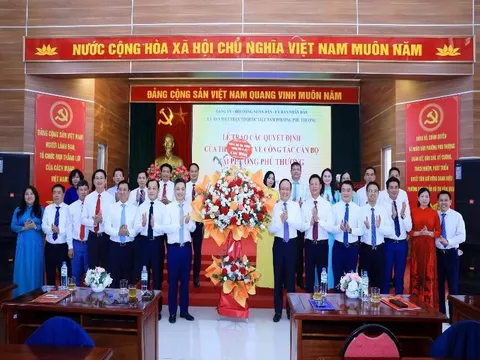 Công bố các quyết định về nhân sự tại phường Phú Thượng