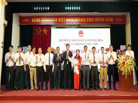 Kỳ họp thứ Nhất HĐND, khoá I, xã Dương Hoà: Hoàn thiện bộ máy nhân sự