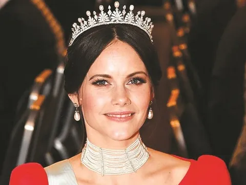 Từ người mẫu gây tranh cãi đến biểu tượng hoàng gia