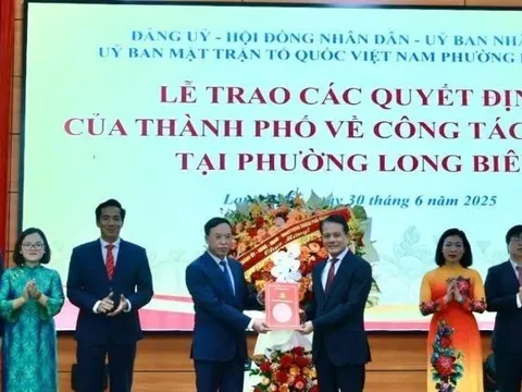 Công bố các quyết định về công tác cán bộ tại phường Phúc Lợi, Long Biên, Bồ Đề