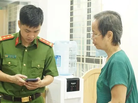 Ngày đầu hoạt động của công an xã, phường mới ở Hà Nội