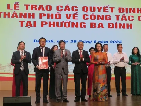 Hà Nội trao các quyết định cán bộ ở 3 phường: Ba Đình, Ngọc Hà và Giảng Võ