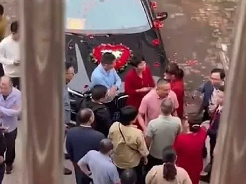 Đãng trí đón dâu nhầm nhà, chú rể phải bồi thường "thiệt hại"