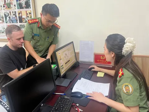 Hà Tĩnh triển khai cấp tài khoản định danh điện tử mức độ 2 cho người nước ngoài