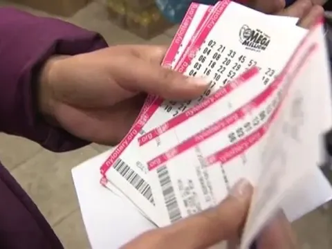 Mở ngăn kéo đồ cũ, cặp vợ chồng phát hiện tấm vé số trị giá 26 tỷ đồng