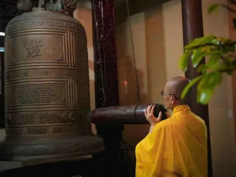 Sáng nay, hàng nghìn ngôi chùa thỉnh chuông và cầu nguyện Quốc thái dân an