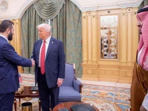 Tổng thống Trump ký sắc lệnh dỡ bỏ một số biện pháp trừng phạt Syria