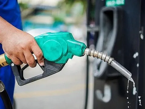 Doanh nghiệp xăng dầu 'kêu trời' vì chiết khấu giảm mạnh: Bộ Công Thương nói gì?