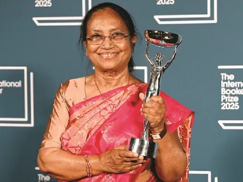 Nữ tác giả trao tiếng nói mạnh mẽ cho phụ nữ Ấn Độ