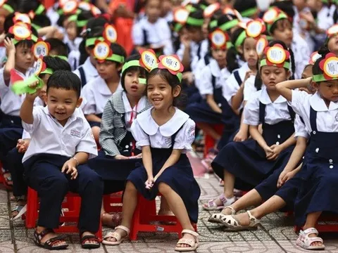 Miễn học phí: Mệnh lệnh vì dân, hành động vì tương lai