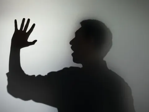 Giải cứu nam sinh bị 'thao túng tâm lý', ép vào nhà nghỉ giữa đêm