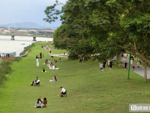 Ảnh: Trốn nóng bên dòng Hương Giang
