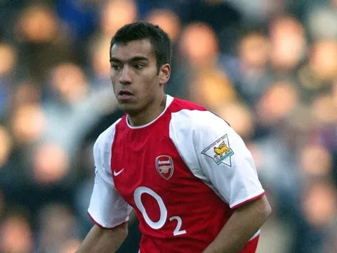 Cựu hậu vệ Arsenal gia nhập đội ngũ huấn luyện của Liverpool